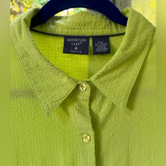 Mountain Lake PXL Chartreuse Seersucker s/s button front collared women’s shirt - Picture 6 of 10